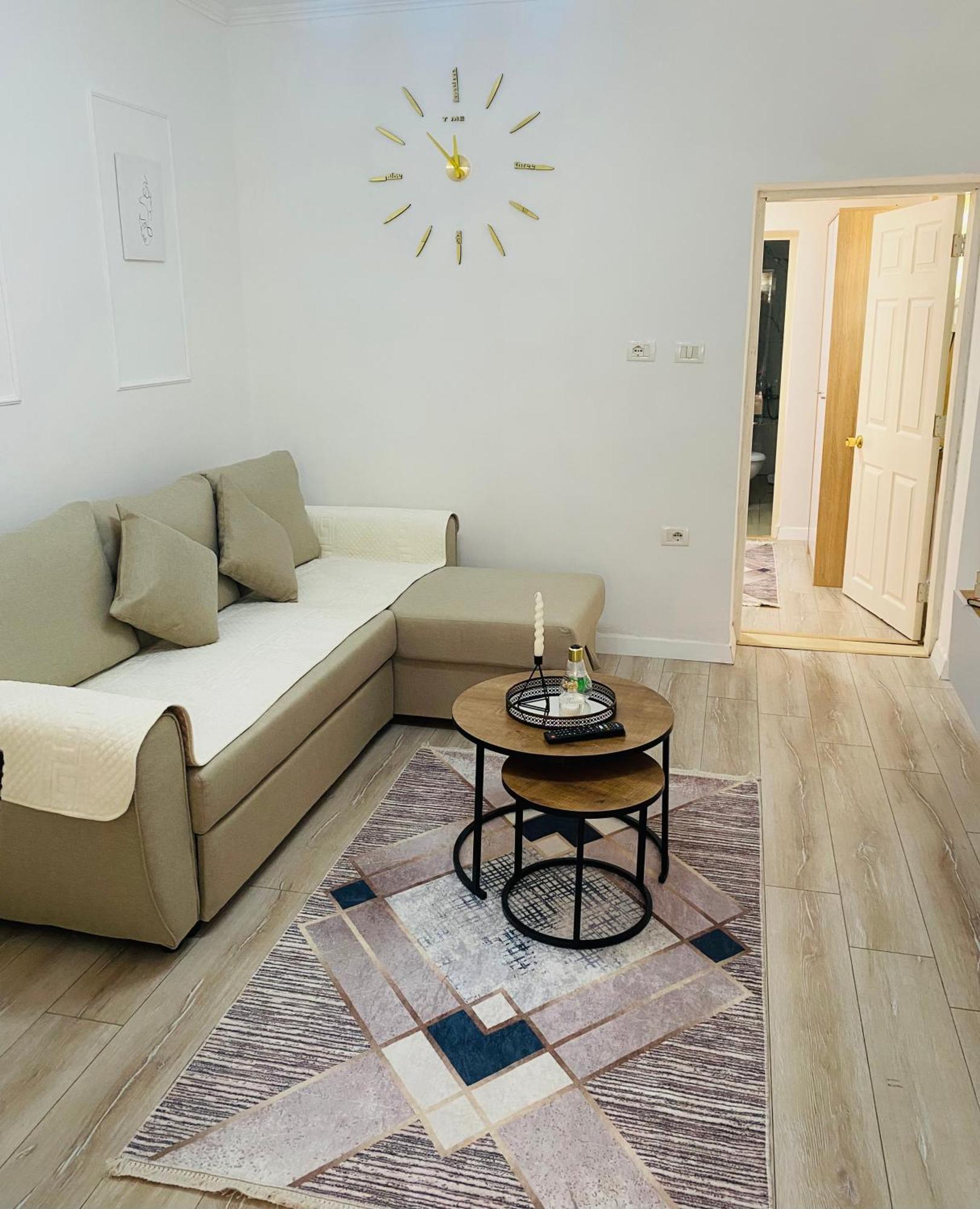 Juliette With Private Garden Apartment